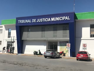 La Dirección General de Seguridad Pública de Torreón, informó sobre la detención de un sujeto identificado como Juan “N”, el cual es señalado por su probable responsabilidad en el delito de robo a negocio con violencia. (EL SIGLO DE TORREÓN)