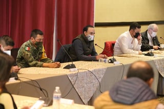 La reunión con vecinos y autoridades fue encabezada por el presidente municipal de Saltillo, Manolo Jiménez.