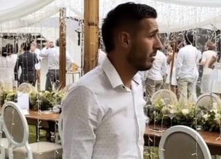En Twitter circula una imagen del delantero de Pachuca, Ismael Sosa, en una fiesta celebrada el pasado sábado. Al argentino se le ve en una fiesta sin cubrebocas y sin guardar distancia.
(ESPECIAL)
