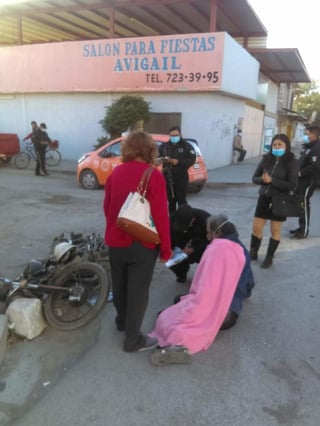 El accidente sucedió alrededor de las 9:00 horas de la mañana de este lunes, en el cruce de las calles Emiliano Zapata y Francisco Villa, de la colonia Tierra Blanca.
(EL SIGLO DE TORREÓN)