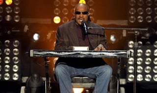 El cantante estadounidense Stevie Wonder ha anunciado que se traslada a vivir a Ghana por la agitación política que se vive en Estados Unidos. (ESPECIAL) 