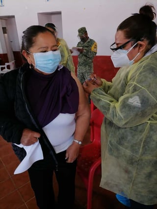 En Madero ya se inició con la aplicación de la vacuna contra el COVID-19 a los adultos mayores. (EL SIGLO DE TORREÓN) 