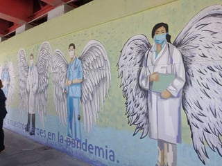 Realizan homenaje al personal médico en un mural de Saltillo por su labor ante el COVID-19.