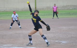Adaptándose a las exigencias de la pandemia de COVID-19 y demostrando gran espíritu competitivo para regresar al diamante, las damas laguneras dieron inicio a la temporada 2021 de la Liga Municipal de Softbol Femenil de Torreón. (ESPECIAL)