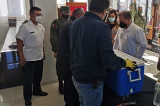 El Secretario de Salud en Durango, Sergio González Romero anunció la llegada de más dosis al estado para atender tanto al personal de salud como para los adultos mayores de 60 años. (ARCHIVO)
