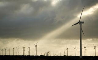 Organismos mundiales de energías renovables pidieron este miércoles al Gobierno de México restablecer la transición del país hacia energías limpias tras la aprobación de la Cámara de Diputados de la reforma eléctrica que perjudica a empresas privadas, en particular a las renovables. (ARCHIVO)