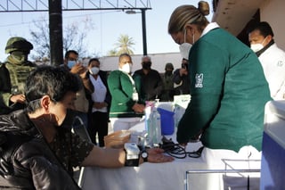 La vacunación a los adultos mayores en La Laguna de Coahuila inició en Viesca, así como en localidades alejadas, como Boquilla de las Perlas, Tanque Aguilereño, La Ventana y Gabino Vázquez. En un primer embarque arribaron 2,860 dosis de AstraZeneca.