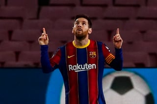 Lionel Messi marcó dos tantos en la victoria del Barcelona 3-0 sobre Elche, con lo que el equipo subió al tercer puesto de la tabla. (AP)