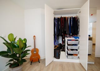 Un closet organizado puede traer paz a tu mente. (ESPECIAL)