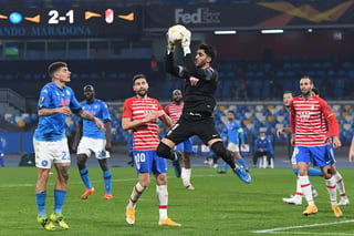 El Granada sufrió contra el Napoli en el estadio Diego Maradona la derrota más dulce de su historia, pues el 1-2 de este jueves, unido al triunfo por 2-0 que logró en la ida, le permitió prolongar su sueño europeo y alcanzar los octavos de final de la Liga Europa. (EFE)
 