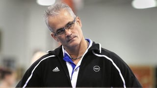 El exentrenador del equipo femenino olímpico de gimnasia de EUA John Geddert se suicidó este jueves tras haber sido imputado con 24 cargos, que incluyen agresión sexual y tráfico de personas, relacionados con su trabajo con deportistas, informó la fiscal general del estado de Michigan, Dana Nessel. (ESPECIAL)
