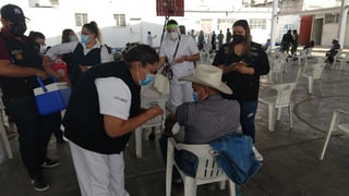 Reyes Flores Hurtado, informó que los habitantes de Ciudad Frontera que acudieron sin cita, se les tomaron sus datos para darles lugar al día siguiente.