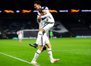 Dele Alli anotó un magistral gol de chilena y gestó otros dos tantos para que Tottenham derrotase el miércoles 4-0 al Wolfsberg y convertirse en el primer equipo que se clasifica a los octavos de final de la Liga Europa. (AP)