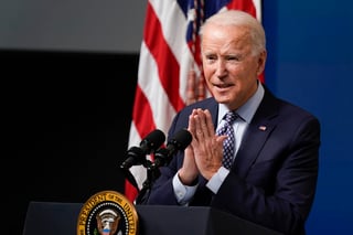 Días después de conmemorar un aciago hito en la pandemia de coronavirus, el presidente estadounidense Joe Biden celebró el jueves el ritmo de las medidas adoptadas para acabar con ella. (AP) 