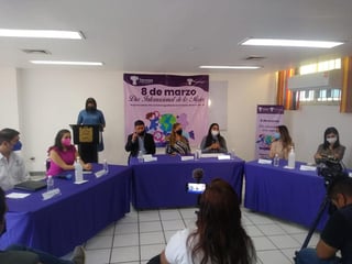 En el marco del Día Internacional de la Mujer que se conmemora el próximo lunes 8 de marzo, este viernes se dieron a conocer una serie de actividades en Torreón destinadas a la promoción de la igualdad, la no violencia, así como a destacar el papel de las mujeres. (ANGÉLICA SANDOVAL)
