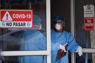 A un año de que se detectara el primer caso de COVID-19 en el país, en México se han reportado dos millones 84 mil 128 contagios y 185 mil 257 defunciones confirmadas por la pandemia. (EFE)