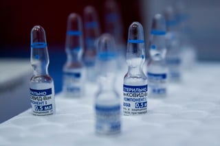 Los desarrolladores de la vacuna rusa anticovid Sputnik V solicitaron el registro del fármaco Sputnik Light, para su aplicación en una sola dosis. (ARCHIVO)