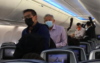El presidente Andrés Manuel López Obrador viaja en vuelo comercial de Aeropuerto Internacional de Guadalajara a la Ciudad de México luego concluir una gira de trabajo de tres días por Querétaro y Zacatecas. (ESPECIAL)