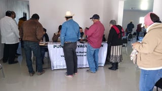 El jefe de la Jurisdicción Sanitaria 01 reveló que, muchas de las vacunas que actualmente se están aplicando en el municipio de Nava, son vacunas que no se pudieron acomodar en los primeros municipios.