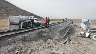 Un tráiler fue impactado una máquina del ferrocarril en el municipio de Viesca Coahuila, el chofer de la unidad resultó con golpes leves. (EL SIGLO DE TORREÓN)