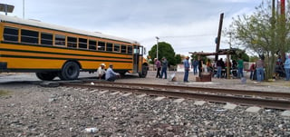Los campesinos bloquearon las vías del ferrocarril en su bifurcación en el bulevar Jabonoso y carretera a La Esmeralda.