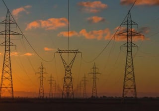 El gobernador señaló que la Ley de la Industria Eléctrica afecta a la competitividad del país. (ARCHIVO)