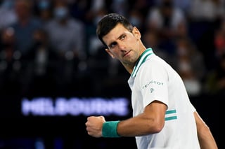 Novak Djokovic llegó a un total de 310 semanas como número uno del ránking de la ATP, igualando el récord de Roger Federer, mismo que romperá el próximo lunes, ya que no habrá cambios en la lista. (EFE)