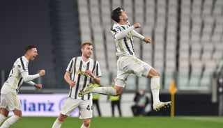 Álvaro Morata celebra luego de marcar el primer tanto de la Juventus, que derrotó ayer 3-0 al Spezia, en acción de la jornada 25. (EFE)