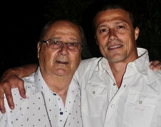 Matías Almeyda junto con su padre Óscar.