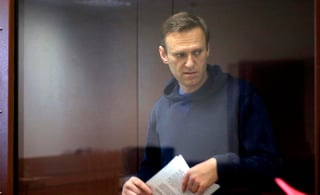 El líder opositor ruso, Alexéi Navalni, estará 15 días en cuarentena en una prisión preventiva antes de comenzar a cumplir su pena en un centro penitenciario de la región de Vladímir, no lejos de la capital, según confirmó hoy su abogada, Olga Mijáilova. (ARCHIVO)
