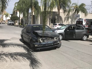 La tarde de este martes se registró un accidente vial en la colonia San Isidro de la ciudad de Torreón que dejó como saldo daños materiales de consideración. (EL SIGLO DE TORREÓN)
