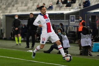 Sin el sancionado Kylian Mbappé, la aparición de Pablo Sarabia fue suficiente para sujetar al París Saint-Germain, que superó al Girondins Burdeos 0-1 y sumó tres puntos clave en la pelea por el título que mantiene con el Olympique Lyon y el Lille. (EFE)
