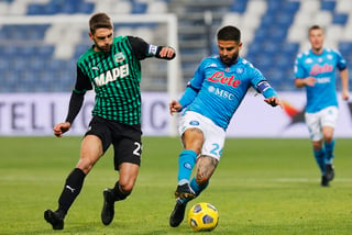 Un gol de penalti en el último suspiro de Fracesco Caputo le dio este miércoles al Sassuolo un empate 3-3 y frustró al Nápoles de Gennaro Gattuso, que perdió la oportunidad de asaltar los puestos de Liga de Campeones de la Serie A. (ESPECIAL) 
