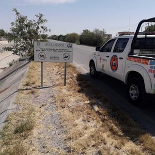 La Dirección de Protección Civil en Torreón realiza distintos recorridos para vigilar los canales de riego. (CORTESÍA)