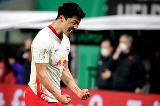 Hwang-Hee-chan marcó el segundo gol del Leipzig, en la victoria 2-0 sobre Wolfsburgo. (AP)