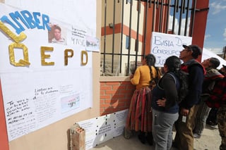 Un juez ordenó este jueves la detención preventiva de siete dirigentes universitarios por la muerte de un grupo de estudiantes que cayeron casi 17 metros tras el desplome de una baranda en una universidad de Bolivia. (EFE)
