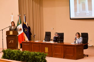 La coordinadora de la Universidad Autónoma de Coahuila (UAdeC) presentó su primer informe de resultados en la sala magna de la Ciudad Universitaria.