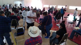 Este sábado inició la aplicación de vacunas contra el COVID para adultos mayores en el municipio de Allende, aunque con casi una hora de retraso, pues la primera dosis se aplicó a las 09:50 horas. (EL SIGLO DE TORREÓN)