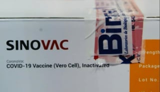 El Gobierno de México comenzó este sábado la distribución de 800,000 dosis de la vacuna china Sinovac tras recibir de la autoridad sanitaria el certificado de análisis del antígeno, informó Birmex, empresa estatal dedicada a la producción y comercialización de biológicos. (ESPECIAL)
