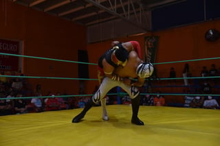 La lucha libre ganó la primera caída ante la pandemia el pasado domingo y por ello continúan las funciones, bajo protocolos.