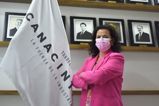 Desde que ingresó a Canacintra en el 2012, Ana Cristina Sánchez Cano, ha tratado de involucrarse en el apoyo a las mujeres industriales. Recordó a las laguneras que hay muchas áreas de oportunidad. (JESÚS GALINDO)
