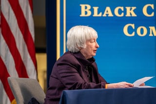 La secretaria del Tesoro de Estados Unidos, Janet Yellen, aseguró este lunes que el ambicioso paquete de estímulo en EUA, recientemente aprobado por el Senado, permitirá impulsar 'una recuperación económica muy fuerte' y hacer que el país vuelva al pleno empleo en 2022. (ARCHIVO) 
