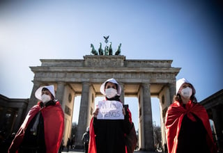 La Alianza Feminista Internacionalista de Berlín ha congregado este mediodía a varios miles de personas en una marcha con motivo de la celebración del Día Internacional de la Mujer, en el tercer año consecutivo en que el 8M es festivo en la capital alemana. (ARCHIVO) 
