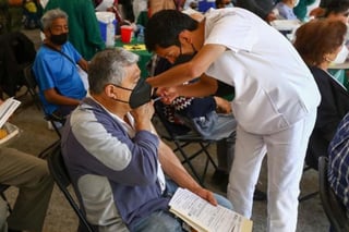 En Durango ya son 28 mil 620 los adultos mayores de 60 años que han sido inmunizados desde el 15 de febrero. (ARCHIVO)