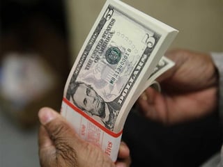 El dólar ha subido 57 centavos durante marzo y acumula un incremento de 1.56 pesos desde que inició el año.
(ARCHIVO)