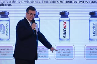 Ebrard Casaubón informó sobre la conformación de una ampliación de hasta 22 millones de dosis por parte de Sinovac. (ARCHIVO)