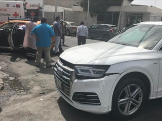 Los primeros reportes indicaron que una camioneta Audi, Q5, de reciente modelo, color blanco, se desplazaba de norte a sur por la calle Blanco.
(EL SIGLO DE TORREÓN)