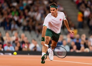 Tras más de un año de inactividad, Roger Federer regresa a las canchas de tenis, y se enfrentará hoy a Daniel Evans en el torneo ATP 250 de Doha. (EFE)