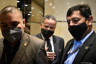 Santiago Nieto (c) se negó ayer a exponer ante diputados federales las investigaciones que dieron origen a la solicitud de desafuero.
