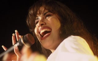 'La reina del tex-mex' recibirá un homenaje póstumo en los Grammys 2021 gracias a su legado en la música latina. 
